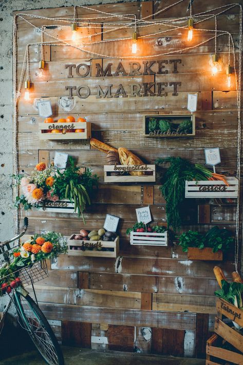 Farmer's Market Farmers Market Booth, Farmers Market Display, Stand Feria, Carnival Food, Market Stands, Edible Favors, A Secret Garden, Farm Store, Market Displays