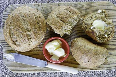 Saltgrass Steakhouse Shiner Bock Beer Bread | CopyKat Recipes Shiner Bock Beer Bread, Yeast Beer Bread Recipe, Saltgrass Bread Recipe, Saltgrass Steakhouse Recipes Copycat, Steakhouse Bread Recipe, Beer Cheese Bread Recipe, Steakhouse Bread, Restaurant Bread, Beer Cheese Bread