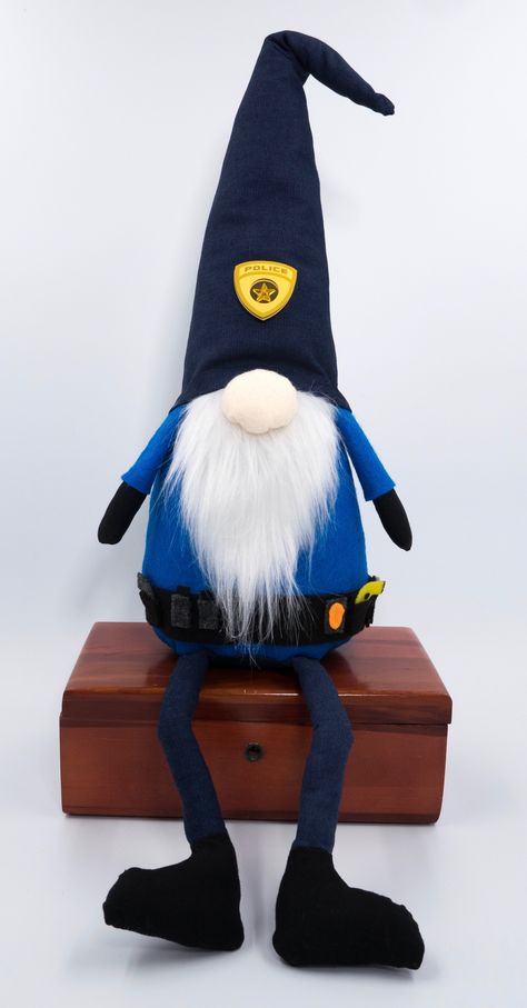 Police Gnome, Gnome Party, Gnome Ideas, Winter Decorations, Crafts Gifts, Diy Gnomes, Christmas Crafts For Gifts, Gnomes Crafts, Policeman