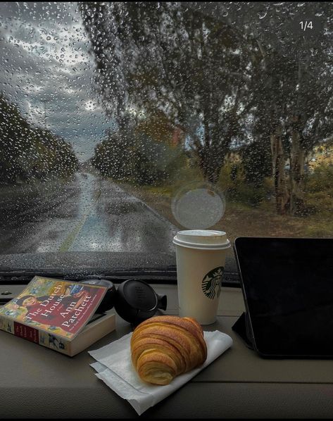 Vida Aesthetic, Fall Aesthetic Pictures, Rain And Coffee, Cozy Rainy Day, Herbst Bucket List, Rainy Day Aesthetic, Fall Mood Board, Gloomy Day, Cozy Aesthetic