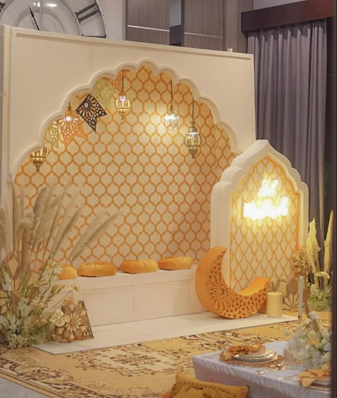 Eid Photobooth, Ramadan Table Setup, Arabic Decoration Arabian Decor, Ameen Party Ideas, Hari Raya Decoration Ideas, Aidilfitri Decoration, Ramadhan Decor Ideas, Ramadan Photo Booth, Islamic Backdrop