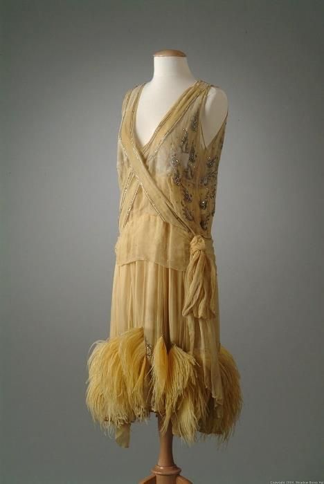 , Yellow Evening Gown, Style Année 20, 1920s Outfits, 1920 Fashion, 20s Fashion, 1920s Dress, Costume Collection, Vintage Gowns, Antique Clothing