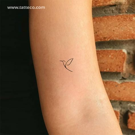 Fine Line Hummingbird, Line Hummingbird, Small Tattoo Design, Petite Tattoos, Hummingbird Tattoo, Tattoo Design Ideas, Classy Tattoos, Discreet Tattoos, Dainty Tattoos