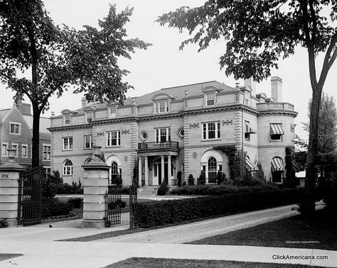 Beautiful homes in old Detroit (early 1900s) - John B Ford house Detroit Neighborhoods, Farm Homes, House In The City, American Mansions, Detroit History, Vintage Detroit, Detroit City, Detroit Area, Old Mansions