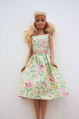 Barbie® dress tutorial - versatile dress from craftinessisnotoptional blog Halloween Sandwich, Куклы American Girl, Barbie Dress Pattern, Sandwich Wraps, Sewing Barbie Clothes, Barbie Sewing Patterns, Diy Barbie Clothes, Barbie Doll Clothing Patterns, Barbie Dolls Diy