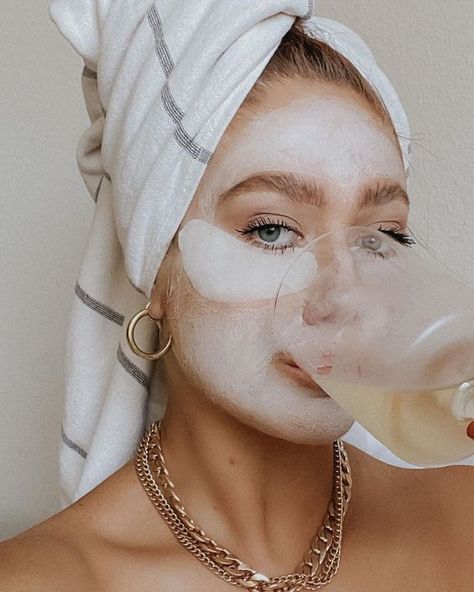 Skin Care Pictures, Face Mask Aesthetic, Mask Aesthetic, Skin Care Face Mask, Trendy Face Masks, Glow Skin, Face Aesthetic, Face Mask Fashion, Skin Routine