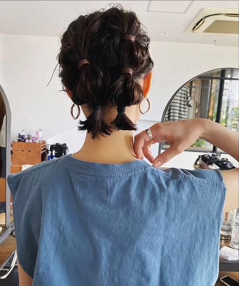 Hair Curls, Hair Arrange, Hairdos For Short Hair, Peinados Fáciles Para Cabello Corto, Layered Bob, Penteado Cabelo Curto, Hoco Hair Ideas, 짧은 머리, High Ponytails