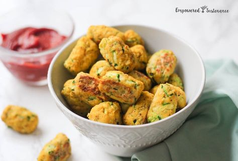 Paleo Zucchini Tater Tots feature vegetables instead of potatoes. They're baked instead of fried, but the result is still perfectly crispy and tender. Zucchini Tater Tots, Paleo Sandwich, Zucchini Tots, Paleo Zucchini, Sugar Free Lifestyle, Paleo Sides, Paleo Banana, Paleo Lifestyle, Tater Tots