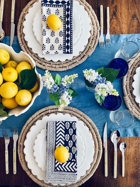 Greek Dining Table, Greek Party Aesthetic, Greek Dinner Party Decorations, Greek Table Decor, Greek Tablescape, Greek Table Setting, Greek Dinner Party, Christmas Table Inspiration, Greek Interior