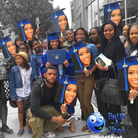 Graduation Head Cutout, Graduation Big Heads, Graduation Poster Ideas Signs Funny, Family Graduation Outfit Ideas, Graduation Party Ideas Black People, Graduation Fans With Picture, Graduation Ideas Decorations, Graduation Poster Ideas Signs, Graduation Ideas For High School