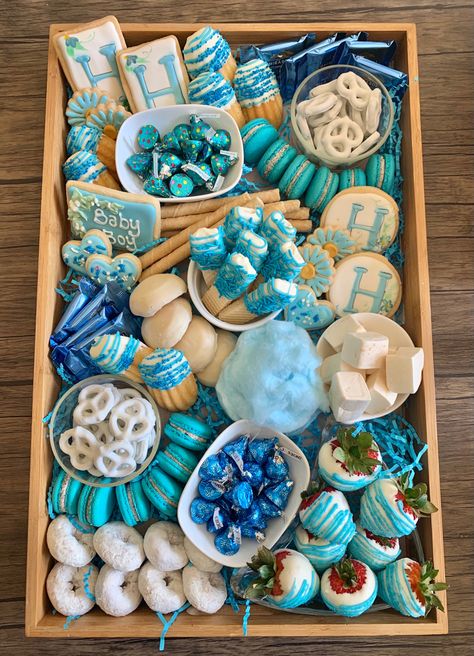 Blue Party Food Board, Blue Boards Food, Blue Themed Snack Board, Mama Mia Themed Desserts, Color Themed Party Food Blue, Blue Platter Food, Color Board Night Food, Blue Dessert Board, Blue Food Charcuterie Board