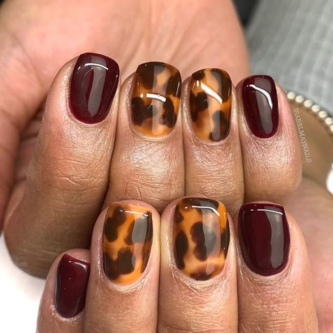 Nails Jewellery, Unusual Nail Designs, Chloe Nails, Winter Nail Art Designs, Tiger Nails, Cartoons Movies, Cheetah Print Nails, Dark Nail, Golden Nails