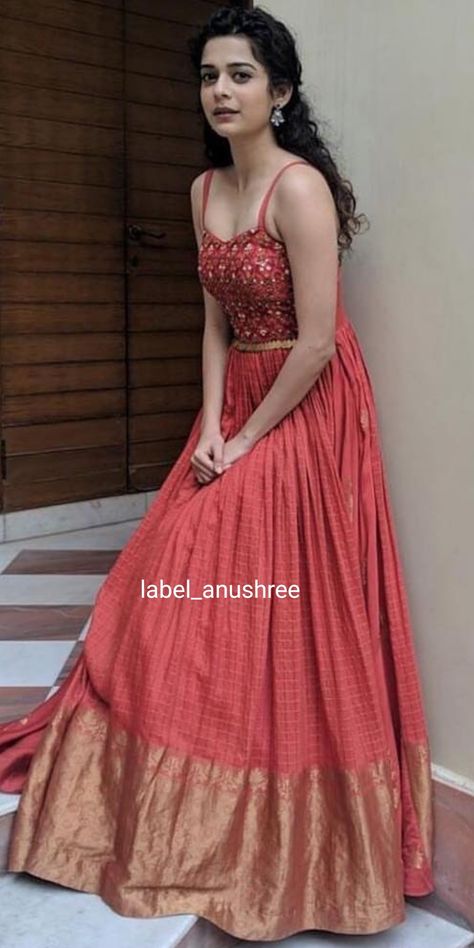 Long Frocks Sleeveless, Crushed Fabric Dress, Modern Lehangas, Lahenga Ideas, Ethnic Gowns, 2023 Bride, Dress Designs For Stitching, Heavy Lehenga, Kalamkari Dresses