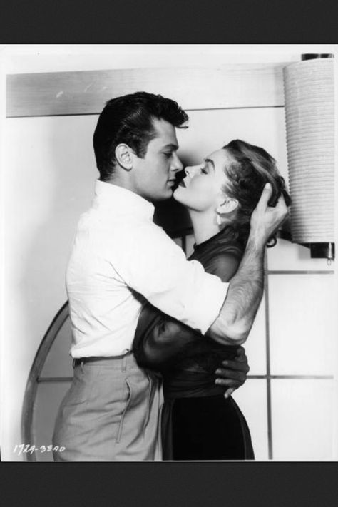 Tony and Joanne Joanne Dru, Hollywood Couples, Tony Curtis, Old Hollywood Glam, Guys And Dolls, Vintage Romance, Movie Couples, Old Love, Hollywood Glam