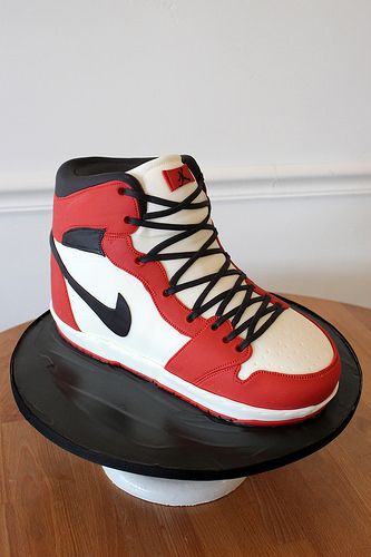 Jordan Shoe Cake, Nike Cake, Sneaker Cake, Jordan Cake, Red Birthday Cakes, Cupcakes For Men, Nursing Cake, Shoe Cakes, Jordan Shoe