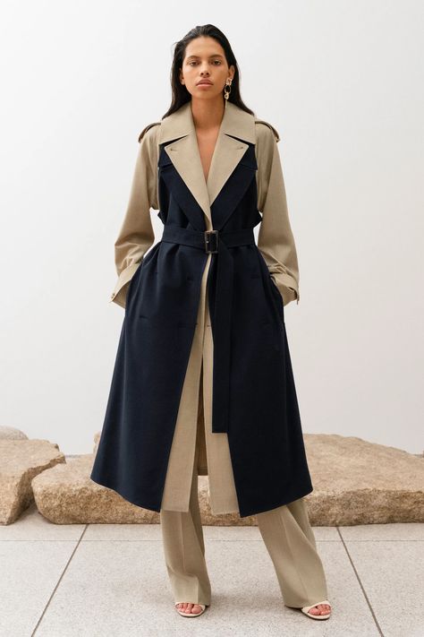 Look Working Girl, 2023 Lookbook, Resort 2023, Classic Trench Coat, Elegante Casual, Looks Black, Coat Outfits, Abayas Fashion, Trench Coats Women