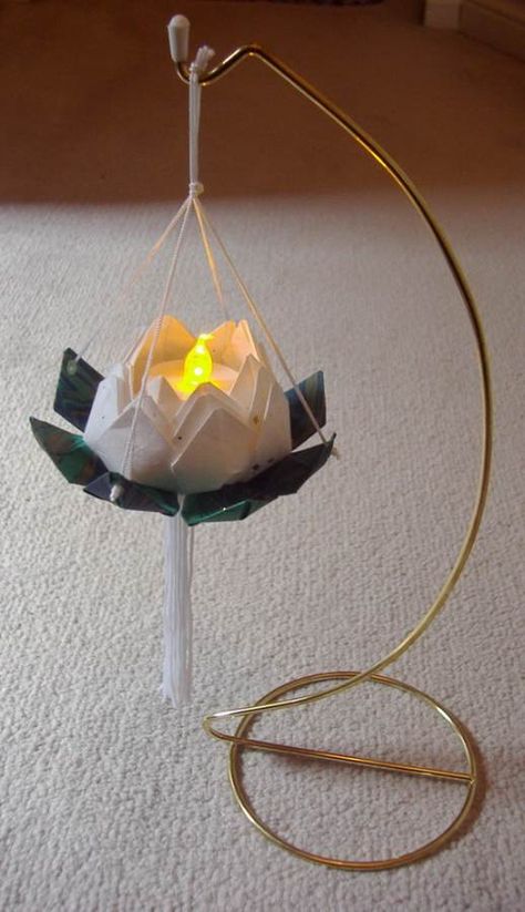 DIY-Paper-Lotus-Lanterns-for-Buddha’s-Birthday__261 Japanese Diy, Origami Lantern, Origami Decor, Origami Lotus Flower, Paper Lotus, Lotus Lamp, Japanese Origami, Useful Origami, Flower Paper