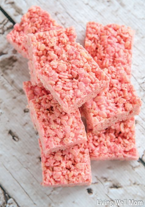 Put a fruity spin your family’s favorite dessert with this recipe for Strawberry Rice Krispies Treats®. In just 10 minutes—with just 5 ingredients— you can be enjoying this sweet creation with your kiddos. Princess Rice Krispie Treats, Pink Rice Crispy Treats, Strawberry Rice Crispy Treats, Rice Krispies Treats Recipe, Dig Pink, Pink Rice, Pink Sweets, Krispie Treats Recipe, Rice Recipes For Dinner