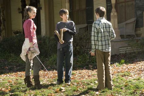 mallory and jared and simon talking to each other Mallory Grace, The Spiderwick Chronicles, Spiderwick Chronicles, Sarah Bolger, Freddie Highmore, Alex G, Boy Models, Fantasy Movies, Movie Nights