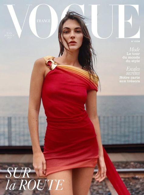 Vittoria Ceretti covers Vogue France June/July 2023 by Oliver Hadlee Pearch Vittoria Ceretti, Vogue Magazine Covers, Magazine Vogue, Vogue France, Vogue Spain, Vogue Covers, Vogue Germany, Famous Designers, Vogue Magazine