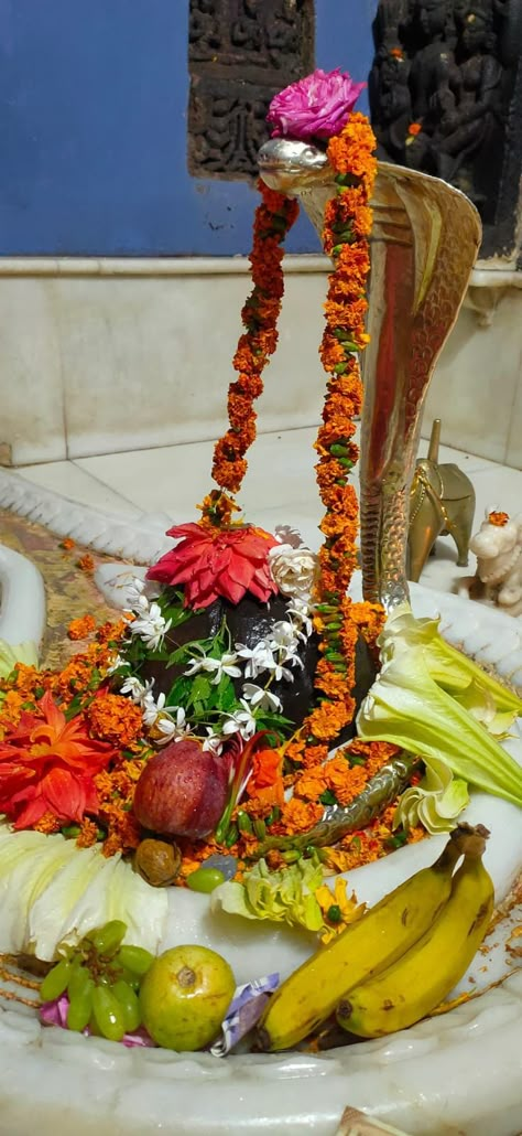 Mahadev Temple Snap, Mahadev Snapchat Story, Mahadev Snap, Birthday Decorations For Men, Indian Flag Wallpaper, Birthday Room Decorations, Temple Decor, Snap Streak Ideas Easy, Breakfast Recipes Indian