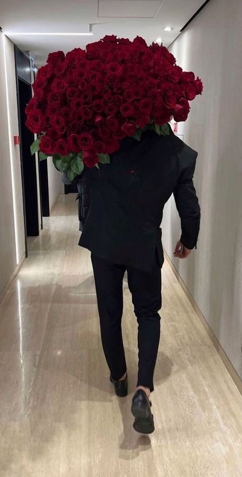 Relationship Money Goals, Flowers From Husband, Gansta Couple Pics, Dream Life Aesthetic Husband, Men Spoiling Women Aesthetic, Flowers Boyfriend Aesthetic, Wealthy Husband Aesthetic, Romance Black Aesthetic, Perfect Husband Aesthetic