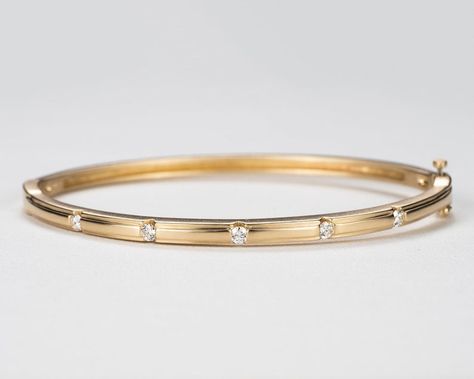 Plain Gold Bangles, 18k Gold Bangle, Flush Set Diamond, Horse Shop, Handmade Gold Ring, Diamond Bangle Bracelet, Sabyasachi Jewellery, Gold Jewelry Simple Necklace, Gold Mangalsutra Designs