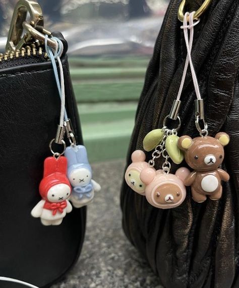 Clay Craft Keychain, Cute Keychain Charms, Miffy Clay Charm, Key Chains Ideas, Clay Charm Ideas, Clay Keychain Ideas, Cute Polymer Clay Charms, Cute Clay Charms, Sanrio Charms