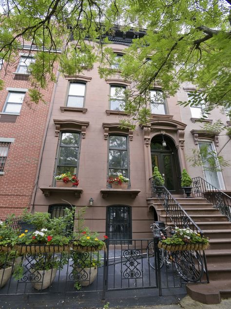 A Classic Brooklyn Brownstone for Sale in Bed Stuy | Brownstoner Mud Room Entry, Clinton Hill, Lake Garden, Brooklyn Brownstone, Brooklyn Style, Bed Stuy, Garden Floor, Brooklyn Heights, Dream Apartment