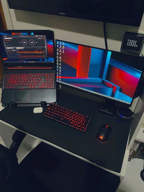 Simple Laptop Setup, Minecraft Setup, Setup Notebook, Setup Laptop, 2000s Japan, Battle Stations, Gamer Desk, Computer Desk Setup, Gamer Setup