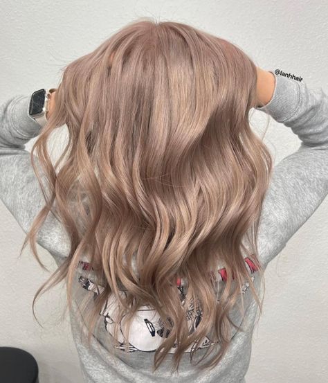 11. Glossy and Light Milk Tea Hair Colour As the weather starts to heat up, looking for a new hair colour is on, who else... Tea Hair Color, Milk Tea Hair Color, Beige Hair Color, Pastel Blue Hair, Which Hair Colour, Hair Color Asian, Beige Hair, Wine Hair, Blonde Hair With Bangs