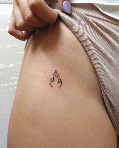 Mini Tattoos For Women, Element Tattoo, Tiny Tattoos For Women, Tato Jari, Flame Tattoos, Small Girl Tattoos, Fire Tattoo, Inspiration Tattoos, Парные Тату