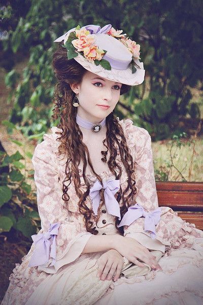 Theater Outfits, Moda Steampunk, Era Victoria, Victorian Tea Party, Victorian Hairstyles, Victorian Hats, Vintage Party Dresses, Foto Tips, Victorian Steampunk