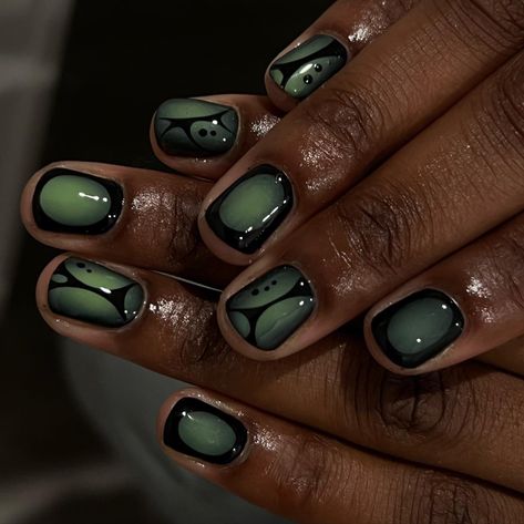 Natural Nail Ideas Gel Short, Alternative Gel Nails, Extra Short Nails Design, Short Grunge Nail Designs, Cute Design Short Nails, Indie Short Nails, 90s Short Nails, Masculine Manicure Ideas, Green And Black Short Nails