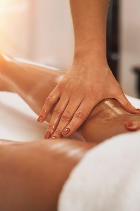 Learn about the benefits of lymphatic massage, the best techniques for boosting circulation, and when are the perfect times to have it done. Massage Room Photoshoot Ideas, Spa Time Instagram Story, Beauty Therapy Aesthetic, Massage Aesthetic Spa, Massage Instagram Story, Massage Therapy Aesthetic, Spa Promo, Spa Aesthetic, Massage Pictures