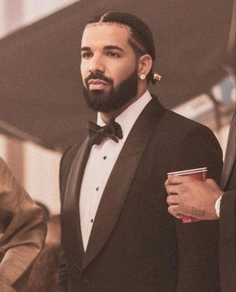 Aubrey Graham, Champagne Papi, Drake Photos, Drizzy Drake, Drake Drizzy, Popular Rappers, Drake Graham, Drake Quotes, Canadian Boys