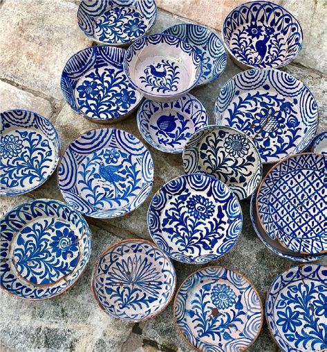 Spain Cadiz, Blue Pots, Spanish Crafts, Painted Ceramics, Painted Pottery, Keramik Design, Creation Deco, Blue Pottery, Ceramics Pottery Art