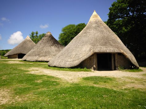 Banc Cottage - Castell Henllys Iron Age village Celtic Roundhouse, Celtic History, Shed Tiny Home, Wales Beach, Vacation Wishes, Fairytale House, Eco Buildings, Ancient Houses, Pembrokeshire Coast