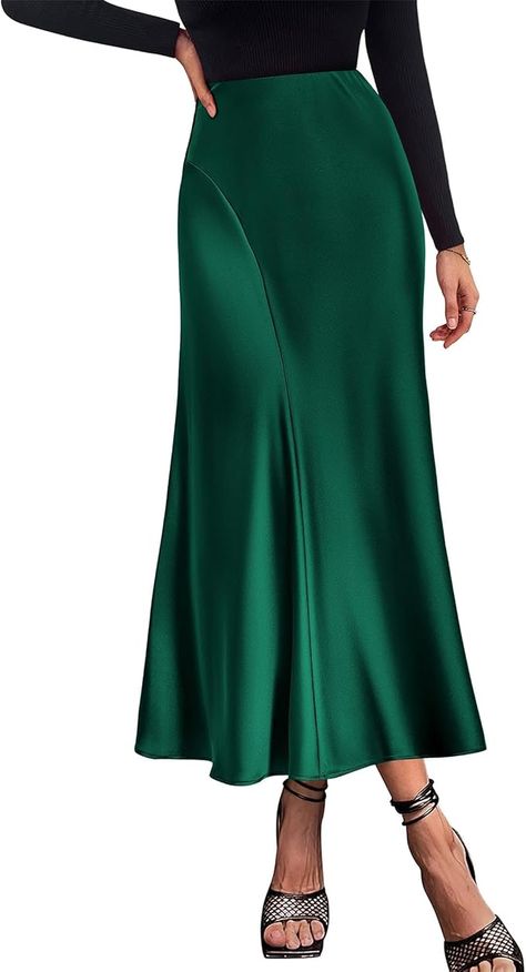 #christmas #outfit #green #lunchdate #dinnerdate #trendy Silk Skirt Short, Long Satin Skirt, Long Silk Skirt, Summer Two Piece Outfits, Fleece Skirt, Midi Skirt Casual, Tulle Long Skirt, Puffy Skirt, High Waisted Maxi Skirt