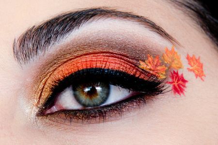 Autumn Leaf Eye Makeup Thanksgiving Makeup Looks, Thanksgiving Makeup, Fall Eyeshadow, Make Up Designs, Holiday Makeup Looks, Cute Eye Makeup, Halloween Eye Makeup, Fall Makeup Looks, Dramatic Makeup