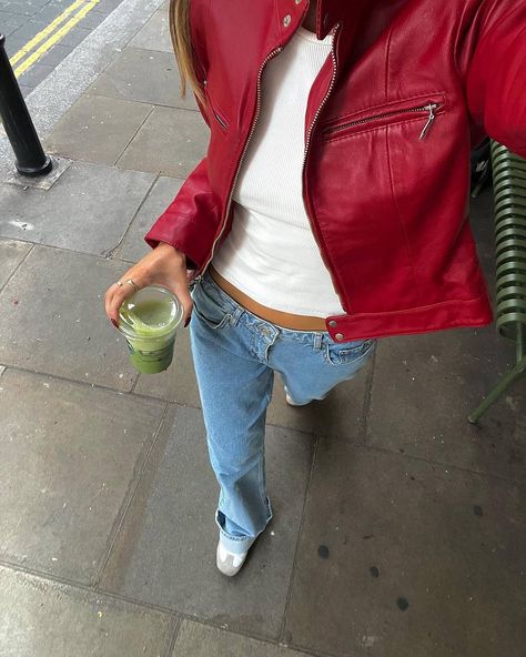 Leather Jacket Aesthetic, Red Leather Jacket Outfit, Red Jacket Outfit, Jacket Aesthetic, Instagram London, Outfit Invierno, Leather Jacket Outfits, Look Of The Day, Jacket Outfit