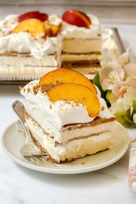 Easy Peach Icebox Cake - 31 Daily Peach Icebox Cake, Summer Cake Recipes, 31 Daily, No Bake Summer Desserts, Summer Cake, Homemade Graham Crackers, Summer Cakes, Icebox Cake, Cake Fillings