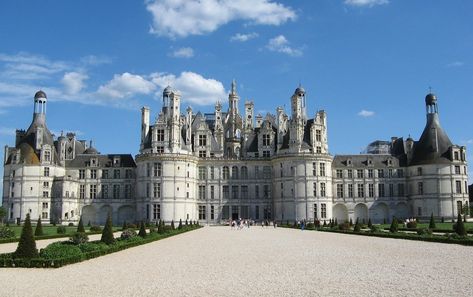 Tiny Glade, Chambord Castle, Castle Layout, French Practice, Sea Angel, French Castle, Staircase Design Modern, Small Castles, American Landscape