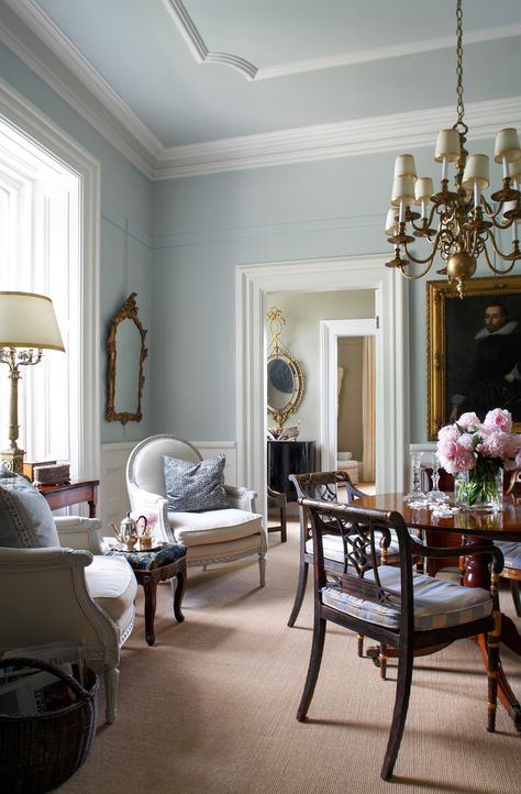 Décor: An English Country House by Susan Burns Design | Cool Chic Style Fashion English Country Home, Case In Stile Country, English Interior, Interior Design Per La Casa, Country House Interior, English Decor, Interior Vintage, 카페 인테리어 디자인, Traditional Interior Design