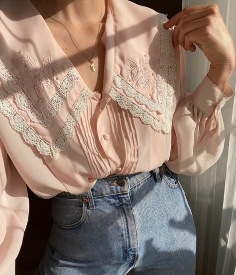 Luxurious Aesthetic Outfits, Romantic Academia Outfit Women, Romantic Academia Clothing, Romantic Academia Aesthetic Pink, Light Academia Pink Outfit, Romantic Looks For Women, Academia Aesthetic Outfit Winter, Delicate Sweet Aesthetic Outfits, Girly Academia Outfits