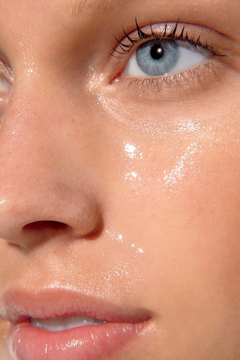 how to wash your face Skin Peeling On Face, Under Eye Mask, Editorial Shoot, Beauty Make-up, Glow Skin, Peeling Skin, Top Beauty, Dewy Skin, Chemical Peel