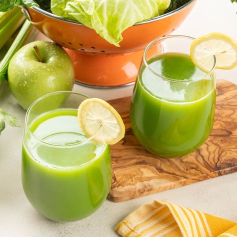 Cabbage Juice For Ulcers, Cabbage Juice Benefits, Cabbage Juice Recipe, Yummy Juice Recipes, Raw Cabbage, Cabbage Juice, Juice Smoothies Recipes, Fresh Juices, Green Juice Recipes