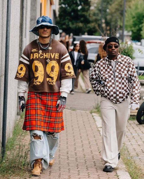 Pause Magazine, Ny Fashion Week Street Style, Couture Streetwear, 90s Hip Hop Outfits, Nerd Fashion, Black Men Street Fashion, Ny Fashion, Hip Hop Outfits, African Men Fashion