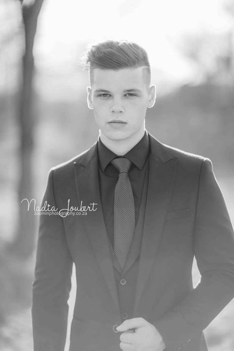 Matrick Fairwell Photoshoot, Matric Farewell Photo Ideas, Prom Picture Poses Single Photo Ideas Guys, Prom Picture Poses Single Guy, Prom Photoshoot Ideas Single Guys, Matric Farewell Photoshoot Ideas Couple, Matric Farewell Photoshoot Ideas, Prom Guys, Classy Poses