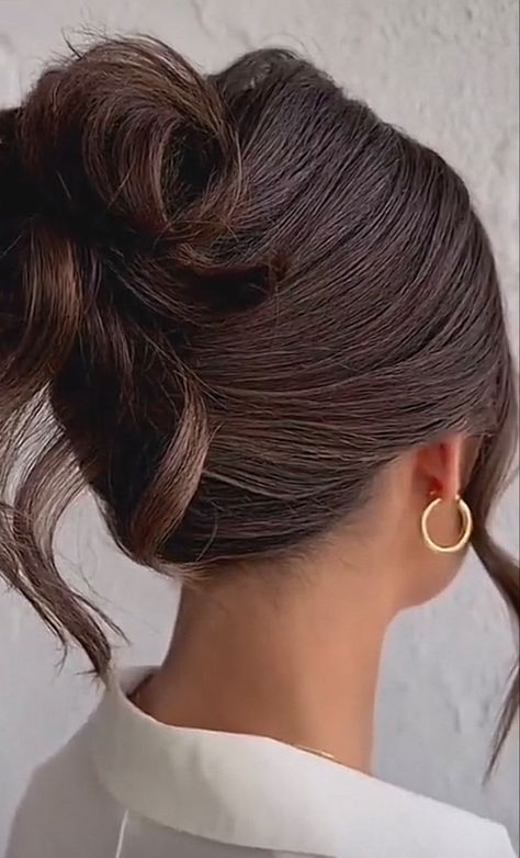 Easy Updos For Long Hair Brunette, 90s Updo Bridal, Chic Bridal Hair Updo, French Twist Brunette, Bridal Updo With Curls, French Twist Updo Bridal, Brunette French Twist, Relaxed Wedding Updo, Wedding Sleek Updo